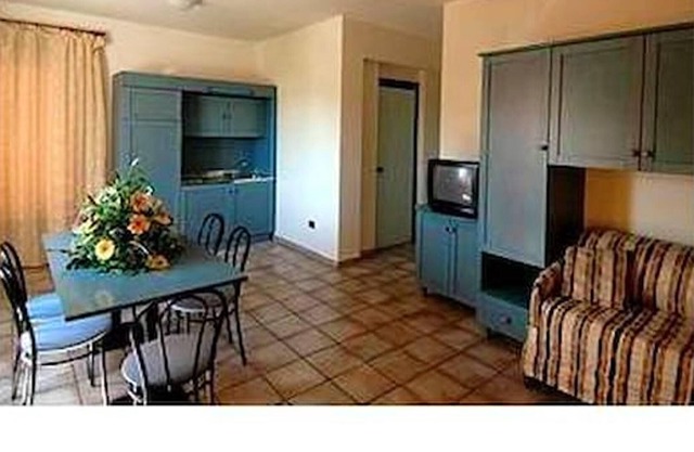 Homerez - Bonito apartamento para 5 pers. con piscina compartida en Rossano