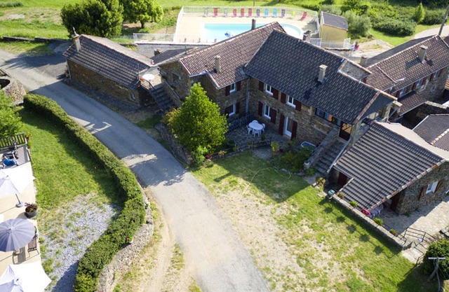 Homerez - Bonita casa para 6 pers. con piscina compartida y terraza en Gravières