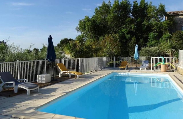 Homerez - Casa para 4 pers. con piscina compartida, jardín y terraza en Cardet
