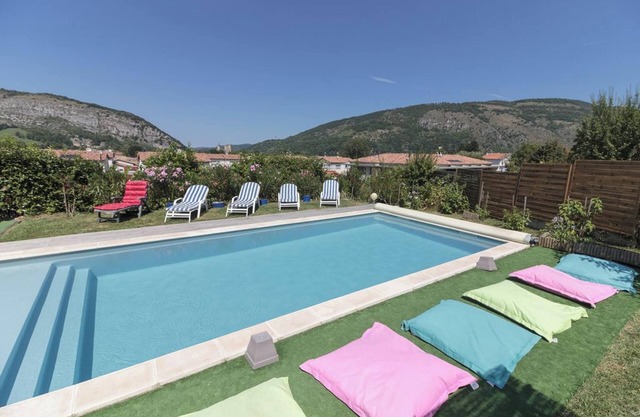 Homerez - Villa refinada en Foix con piscina privada y jacuzzi