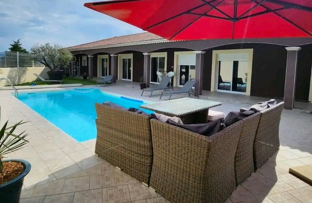 Homerez - Villa para 10 pers. con piscina y jardín en Beaufort-sur-Gervanne