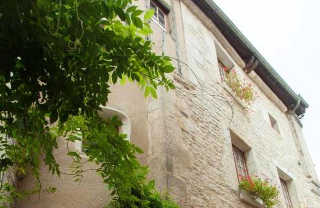 Homerez - Espaciosa casa para 6 pers. con jacuzzi en Chablis