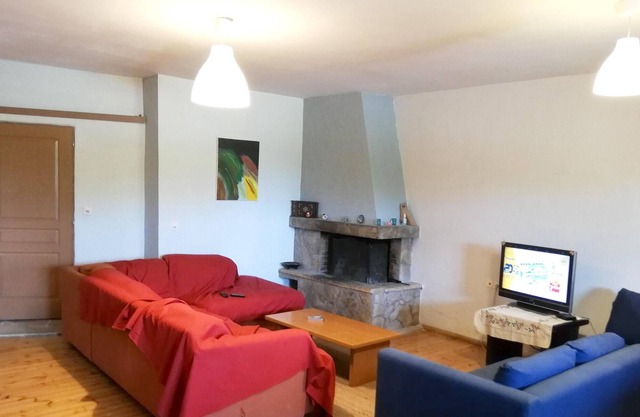 Homerez - Casa a 400 m de la playa para 7 pers. con terraza y balcón en Politika