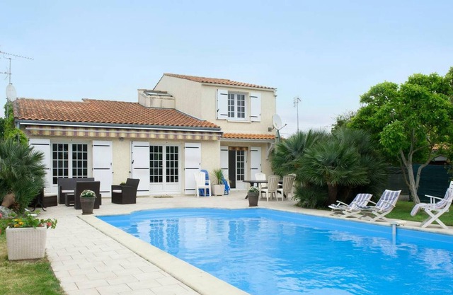 Homerez - Villa a 5 km de la playa para 10 pers. con piscina y jardín en Aytré