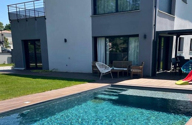 Homerez - Espaciosa villa para 7 pers. con piscina, jardín y terraza en Deyme
