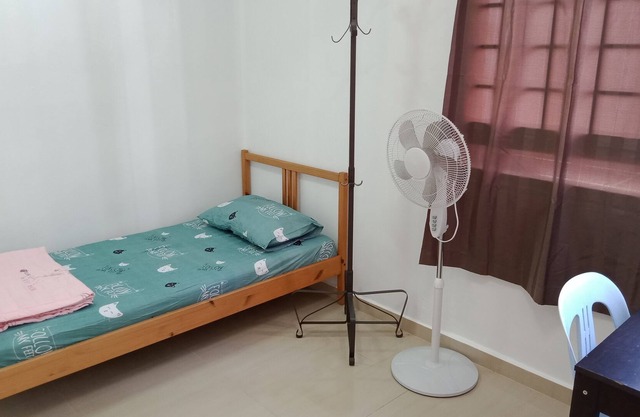 Homestay Near MRT/subway & 300+ eateries Clean, quiet & safe Private room