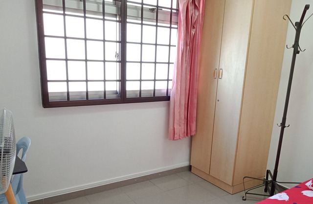 Homestay Near MRT/subway & 300+ eateries Clean, quiet & safe Private room