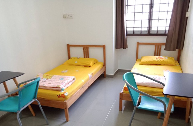 Homestay Near MRT/subway & 300+ eateries Clean, quiet & safe Private room