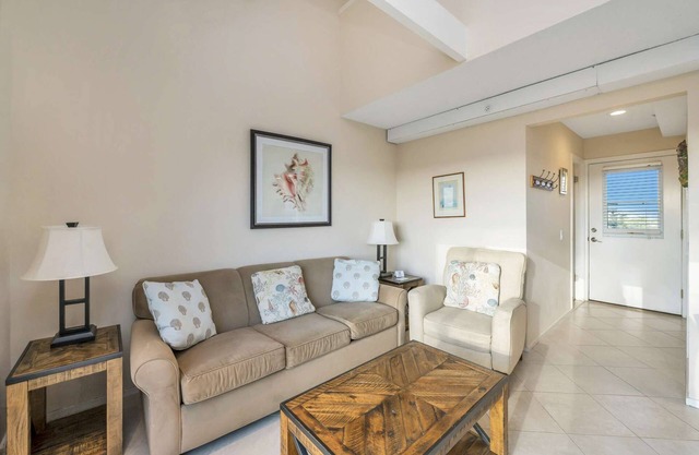 Homeyfeels: Nearshore 1BR with loft + Beach Access