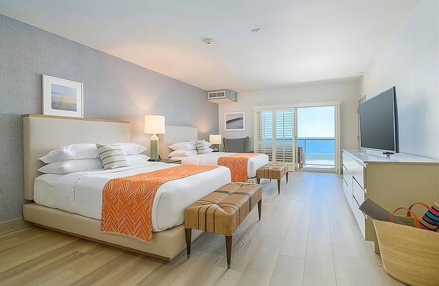 Horizon View 1 King at Beach Terrace, Free Breakfast, Outdoor Pool