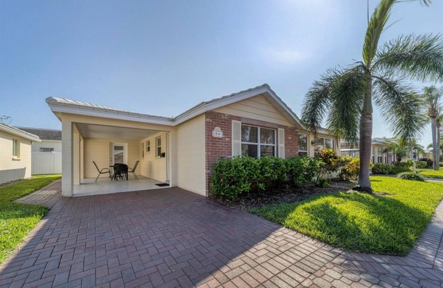 Horizons West Beachside Villa D-10 es una gran villa junto a la playa de 2 dormitorios y 2 baños.