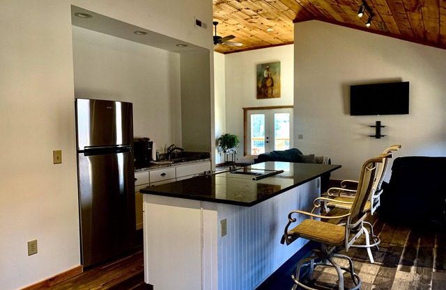 Horse Friendly Barn Apartment with central location to hiking biking brewery’s