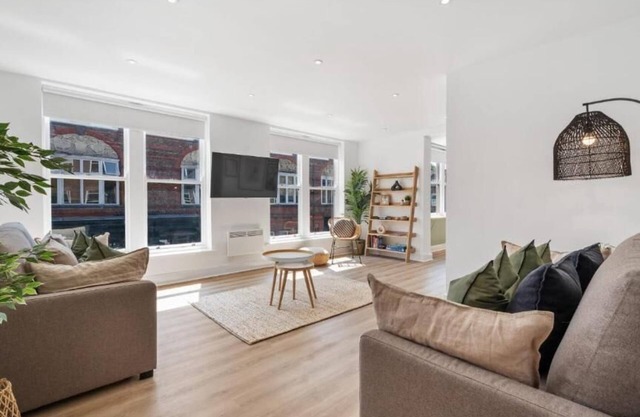 Host & Stay | Lark Lane Hideaway