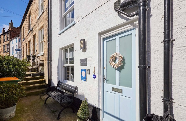 Host Stay Luna Cottage