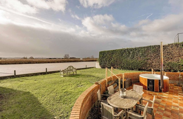 Host & Stay | Riverside Cottage