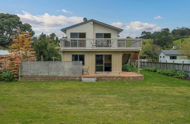 Hosts on the Coast Laze away on Cooks