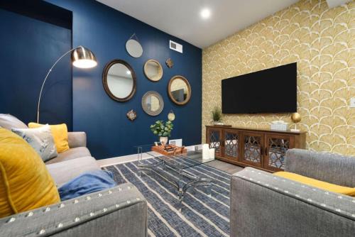 HostWise Stays - Pet Friendly, King Bed, 2BR 2BA Home