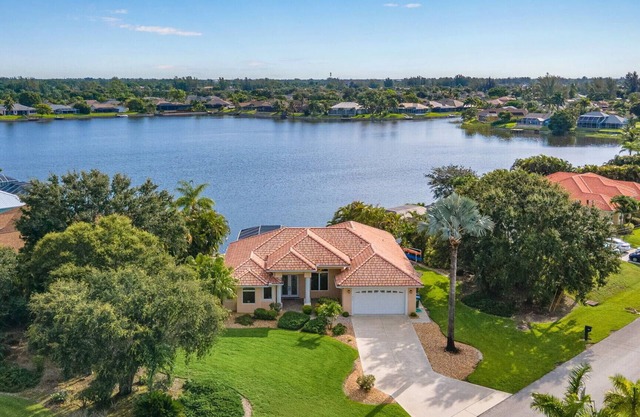 Villa Lake View! ¡Vivan en el Paraíso! Piscina, Spa, Bicicletas y Kayaks incluidos.