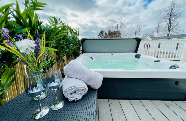 HOT TUB 5 Birch Creek