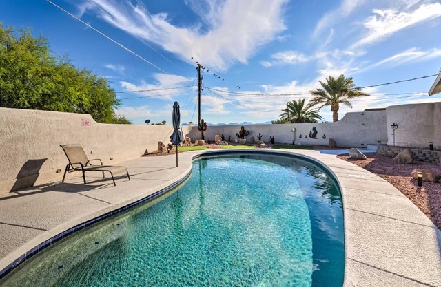 Hot Tub and Lake Views Lake Havasu City Oasis