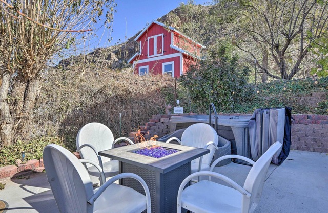 Hot Tub & Fire Pit: 'Zion Haven' in Hurricane!