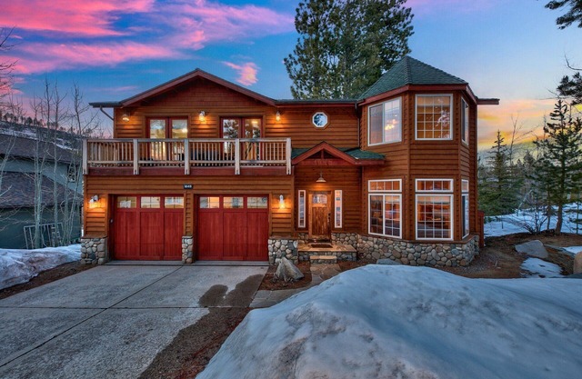 Hot Tub, FREE EV Charger, Trails, Bunk Beds, Games, Foosball