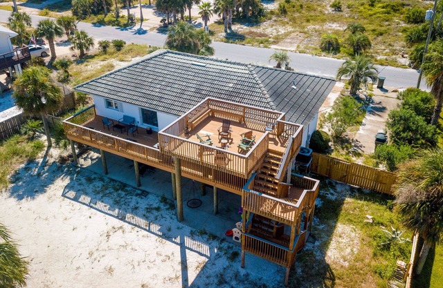 Hot Tub! Game Room! Balconies Views! Steps 2 Beach