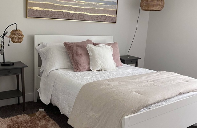 ⭐️Hot Tub⭐️ Luxury Getaway Near GSP Airport Downtown Greer Greenville Spartanburg