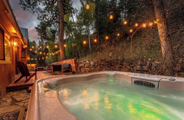 Hot Tub - Mountain Views - Private Yard - Pets