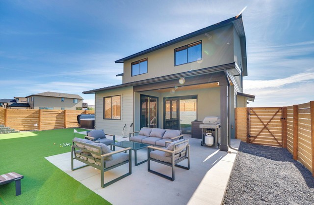 Hot Tub & Water Views: High-End Vantage Retreat