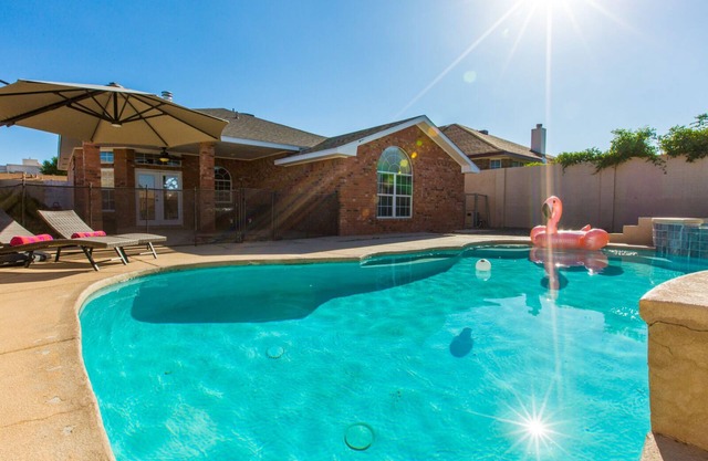 Sunshine and Pool time -NO PARTIES ALLOWED-