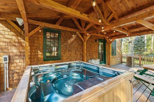 Hot Tubpetswalk To Squam Church Landing 7 Mins