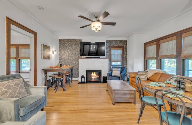 Hot Tubs | Game Room | Saunas | Theater | Walk Stadium/Downtown/Park | Decks