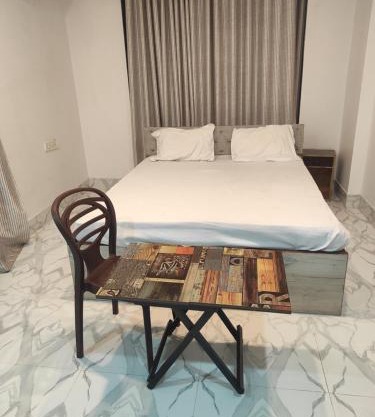 Hotel AI near Shalimar station