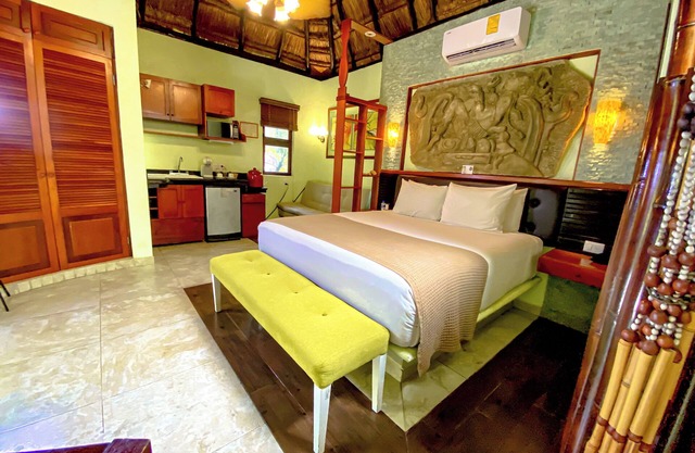 COCOS CABANAS, JUNIOR SUITE (cf), a 4 millas de Playa del Carmen, a 1 milla del Be