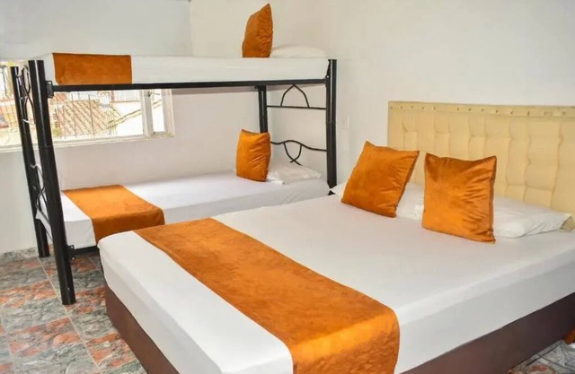 Hotel Flamante Bulevar- Habitación Cuádruple con baño