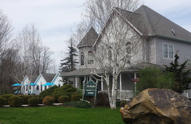 Hotel en el corazón de las montañas interminables. 4 millas a las águilas simples!