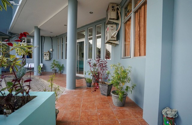 Super OYO 1844 Bravo Residence