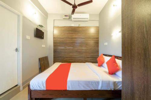 Hotel O Gold Inn Grey