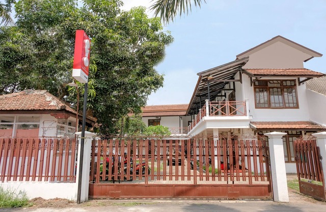 Super OYO 1376 Kina Family Residence Syariah
