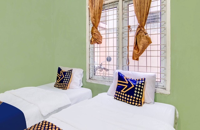 SPOT ON 91875 Nayla Homestay Syariah Near Koro Koro Panam, Karaoke, Pool, & Cafe