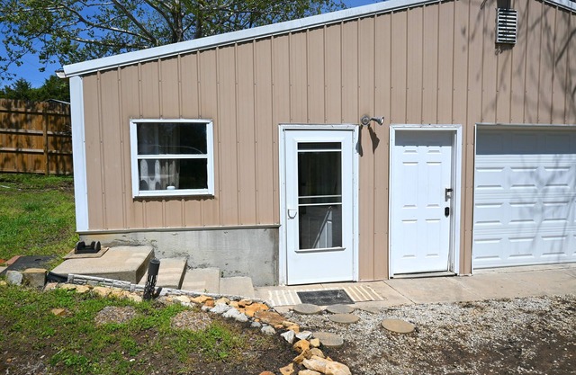 Hotel Oasis at Fall River Lake - Bungalow w/Outdoor Kitchen