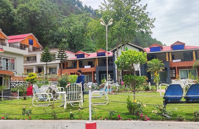 Hotel Pine Track HPT