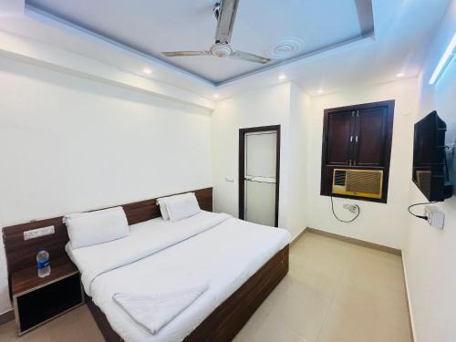 Hotel Pub G - Mayur Vihar