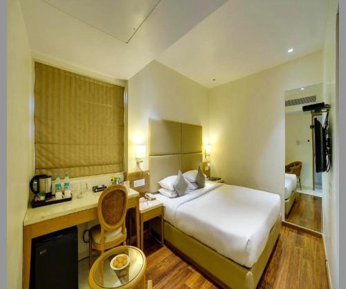 Hotel - RD DIVINE - Near Shree Kashi Vishwanath Temple - Free Wi-Fi & Fully Air Conditioning Hotel In Pricious Location In Varanasi