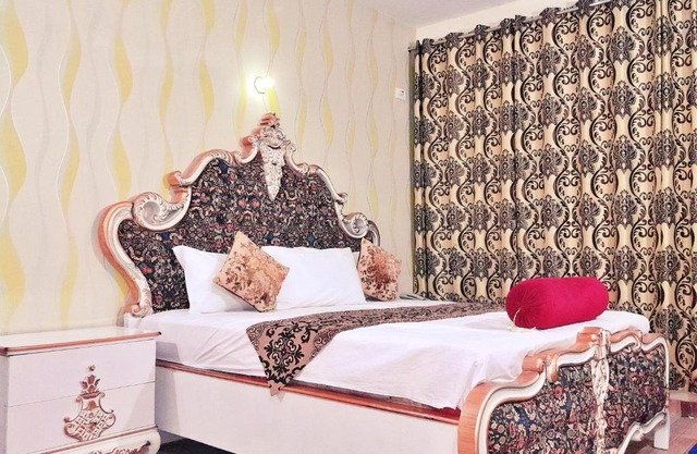 Hotel Rose One Lahore