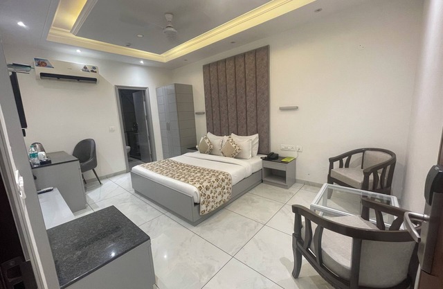 HOTEL THE SAFFRON PARK