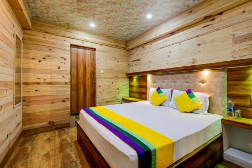 Hotel Vinayak Nainital Near Mall Road Lake View Room