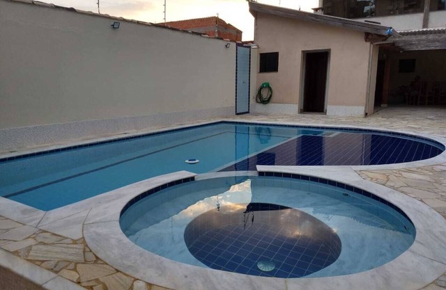 House with Pool on Martim de Sá Beach