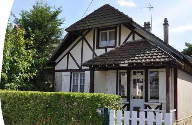 House with 3 Bedrooms, Garden in Normandy 300 m From Merville Franceville Beach.